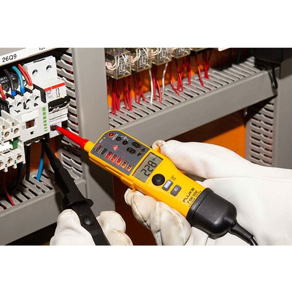FLUKE T150 LCD VOLTAGE AND CONTINUITY TESTER 690V, 3 FLUKE T150 LCD VOLTAGE AND CONTINUITY TESTER 690V